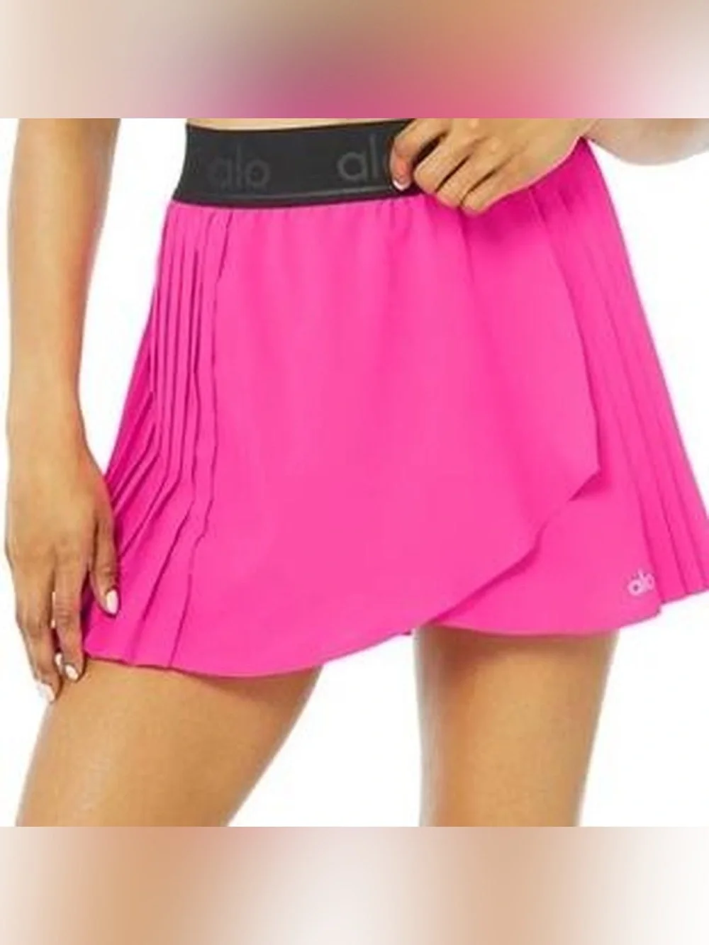 ALO Aces Tennis Skirt in Hot Pink. Size L